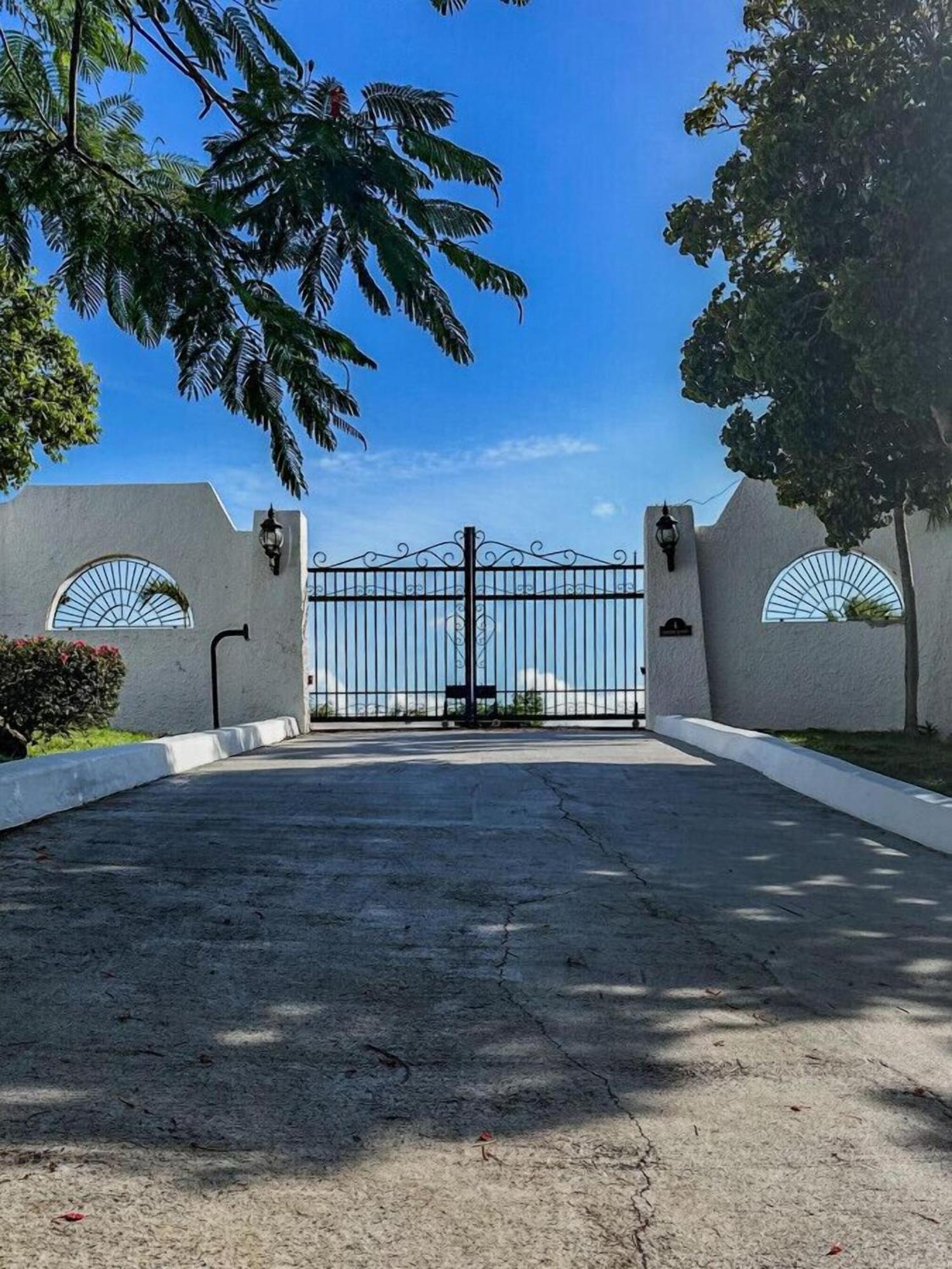Royal Villa With A Huge Swimming Pool Cowell Battery ภายนอก รูปภาพ